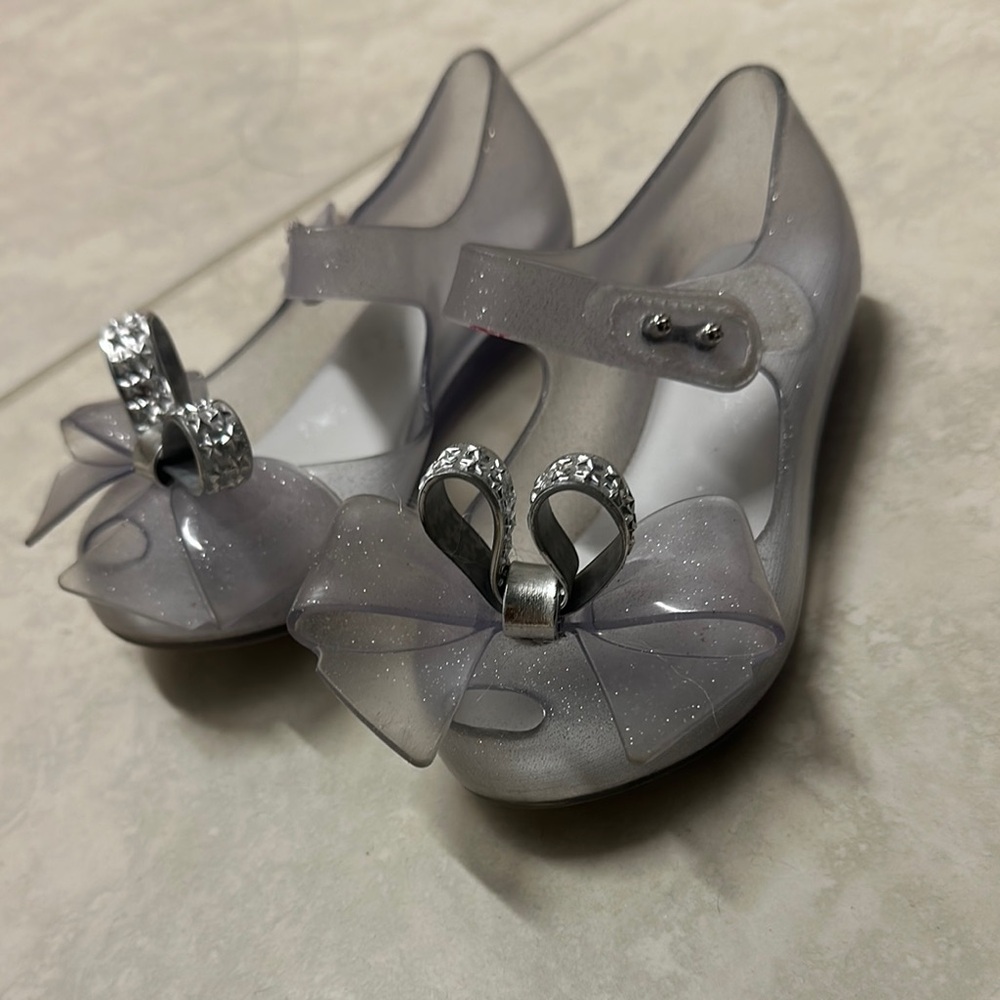 Elegant Silver Bow Jelly Shoes